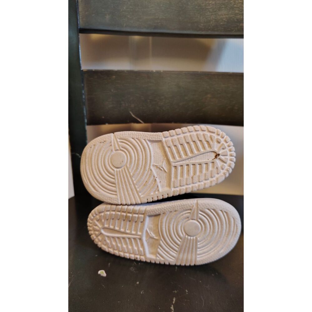 Baby Nike Air Jordan‎ Illusion GT Black and Fuchsia Sneakers - Picture 4 of 5